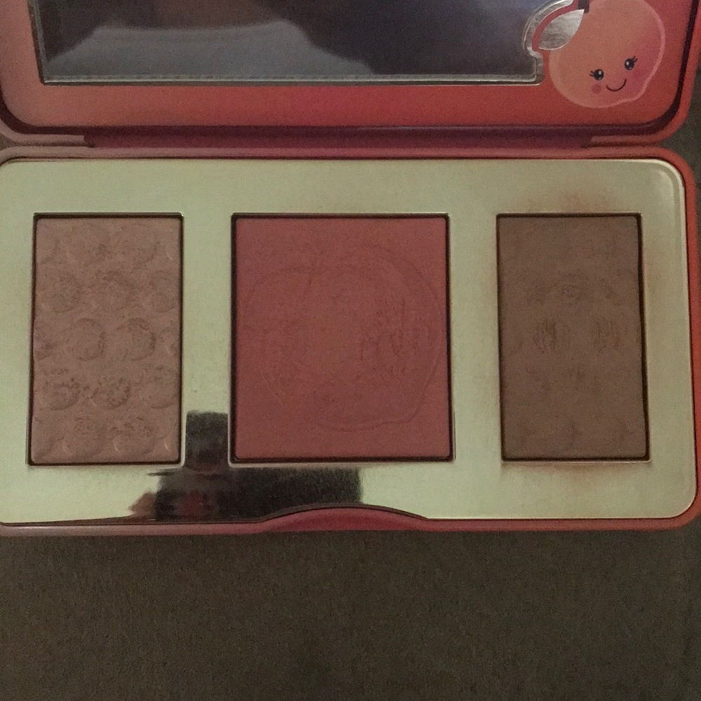 TooFaced Sweet Peach Glow
